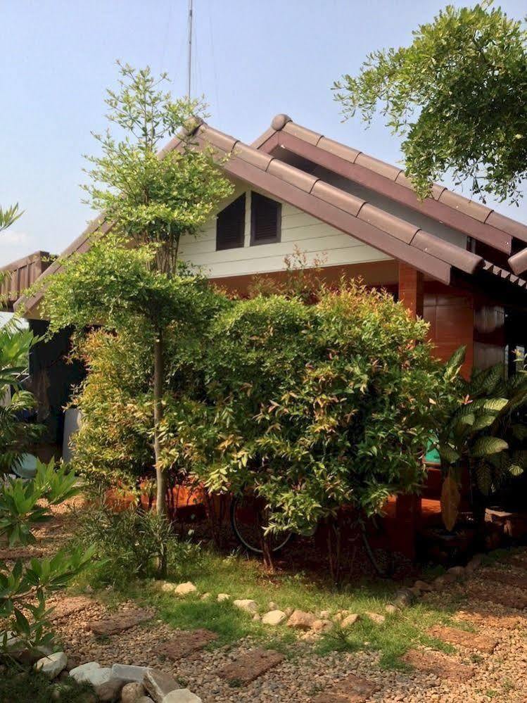 Jim Guesthouse Kanchanaburi Exterior photo